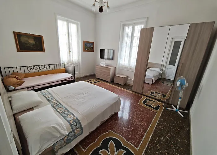 Terminal Airport House * Genua